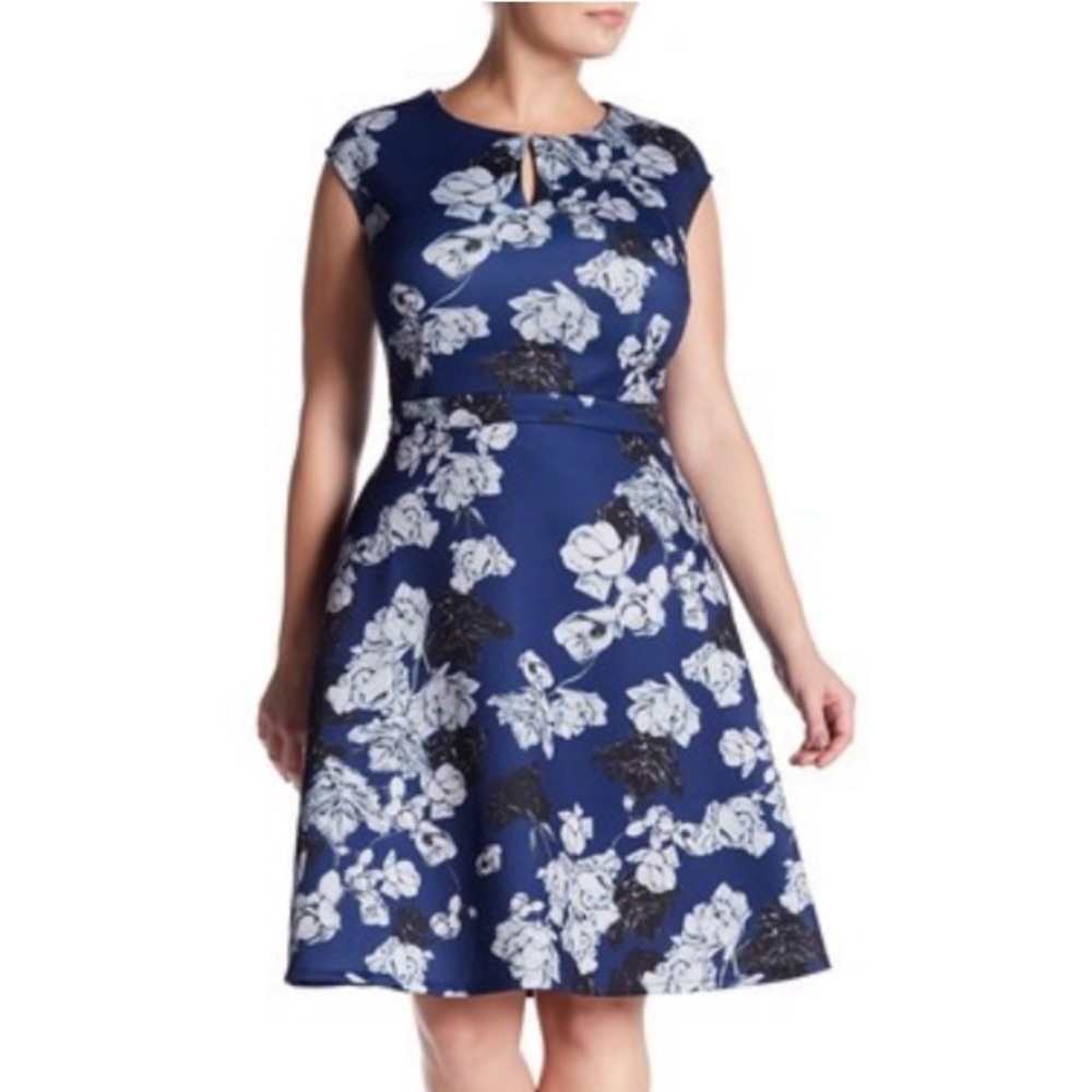 Alexia Admor •Blue Floral Keyhole Fit n Flare Midi